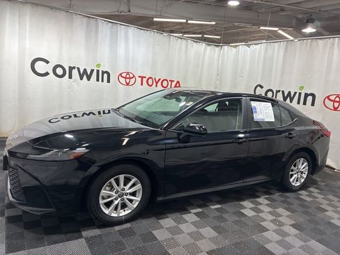 Used 2025 Toyota Camry LE FWD image 4