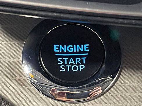 Used 2022 Ford Explorer XLT w/ Equipment Group 202A image 31