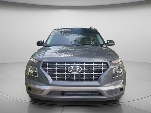 Used 2024 Hyundai Venue Limited FWD image 3