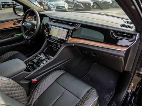 New 2026 Jeep Grand Cherokee Summit image 19