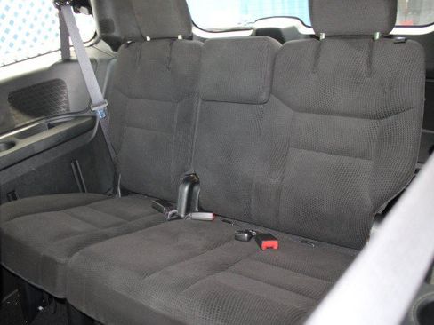 Used 2017 Dodge Grand Caravan SE FWD image 10