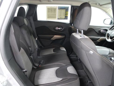 Used 2018 Jeep Cherokee Latitude image 28