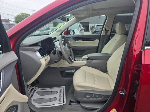 Used 2024 Cadillac XT6 Premium Luxury AWD/4WD image 14