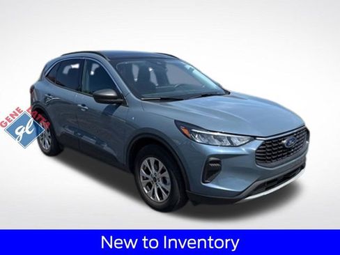 Used 2023 Ford Escape Active w/ Tech Pack #1 AWD/4WD image 1