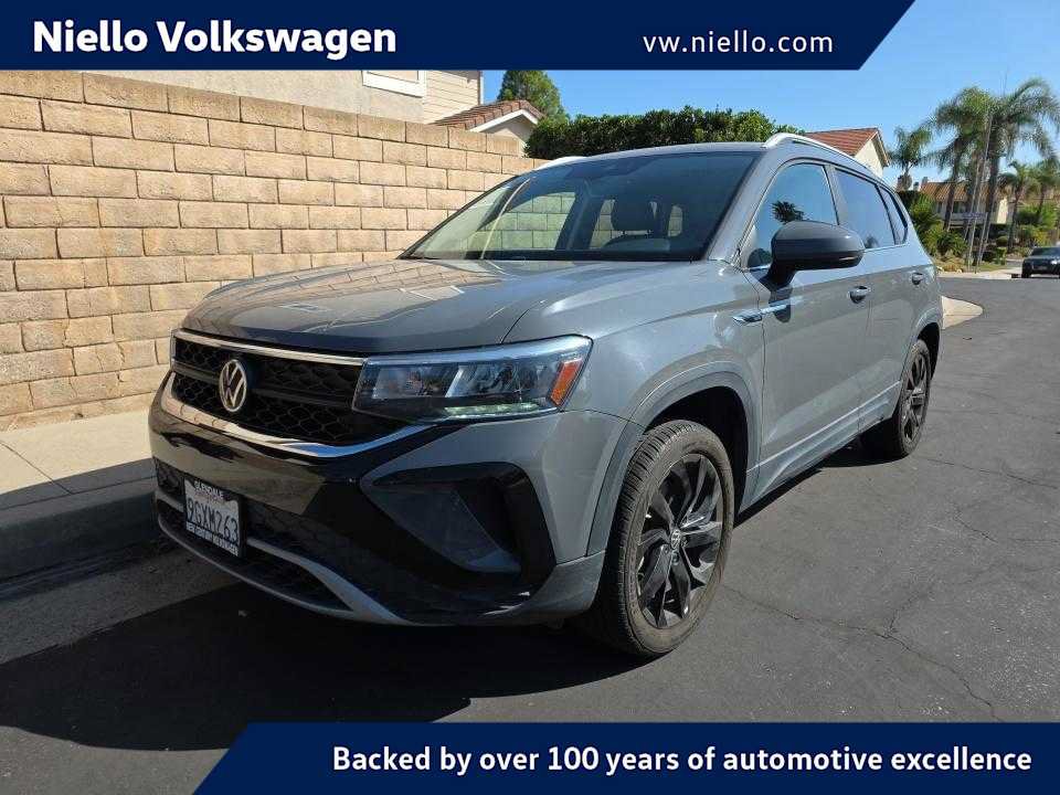 Used 2023 Volkswagen Taos SE w/ Black Wheel Package FWD image 1