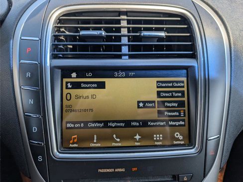 Used 2016 Lincoln MKX Reserve w/ Climate Package AWD/4WD image 9