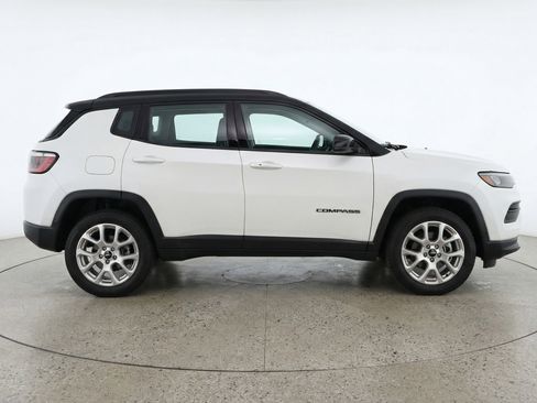 Used 2025 Jeep Compass Limited image 11