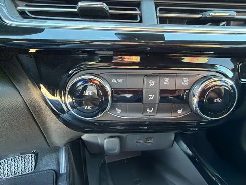 Used 2026 Chevrolet Trax RS w/ Sunroof Package FWD image 43