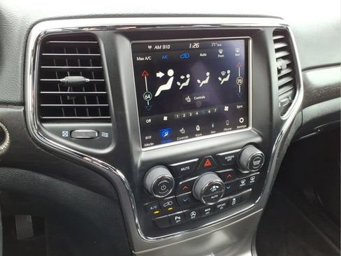Used 2018 Jeep Grand Cherokee Altitude AWD/4WD image 23