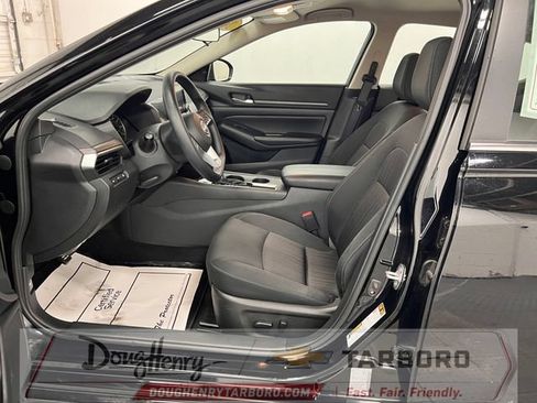 Used 2025 Nissan Altima 2.5 SV FWD image 30