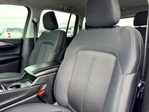 Used 2024 Jeep Grand Cherokee Laredo image 13