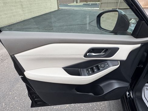 Used 2024 Nissan Rogue SV w/ SV Premium Package image 11