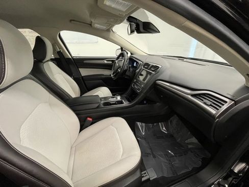 Used 2020 Ford Fusion SE w/ Equipment Group 151A image 8