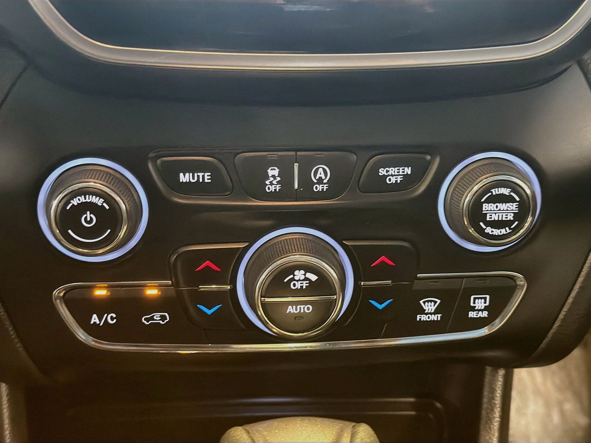 Used 2019 Jeep Cherokee Limited AWD/4WD image 24