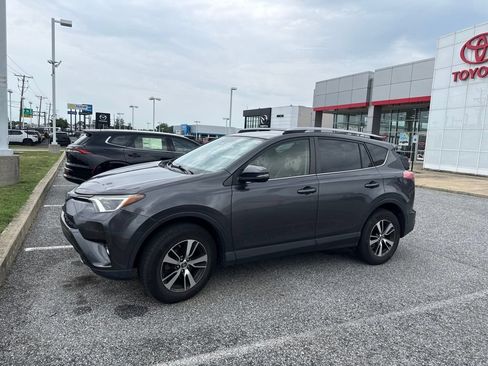 Used 2018 Toyota RAV4 XLE AWD/4WD image 8