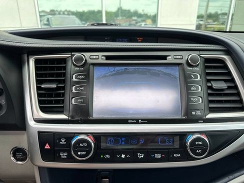 Used 2015 Toyota Highlander XLE AWD/4WD image 9