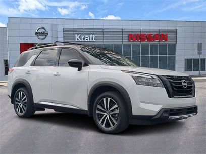 New 2025 Nissan Pathfinder Platinum w/ Black Appearance Package