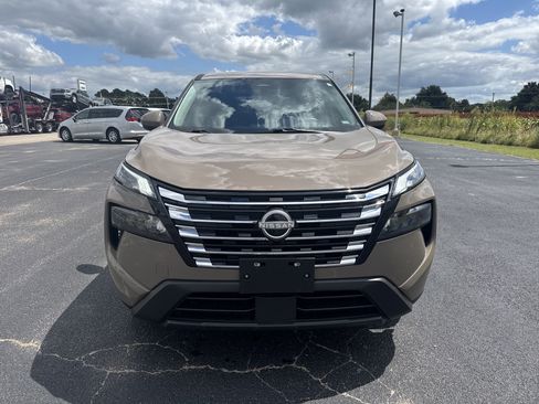 Used 2025 Nissan Rogue SV image 8