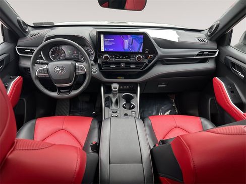 Used 2023 Toyota Highlander XSE image 10