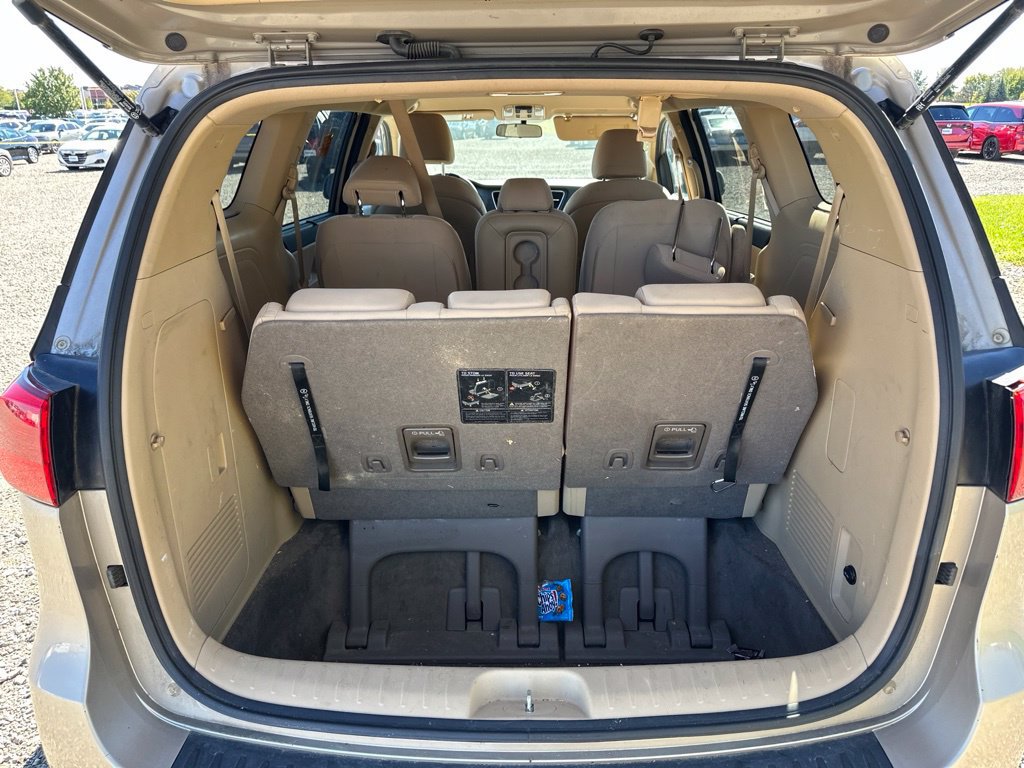 Used 2016 Kia Sedona LX w/ LX Convenience Package FWD image 9