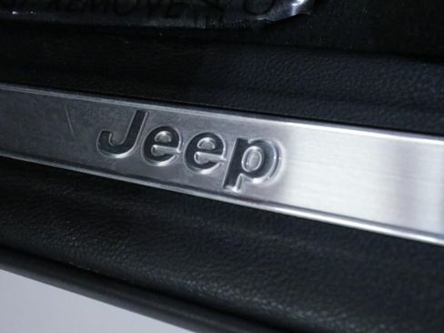 Used 2023 Jeep Grand Cherokee Overland w/ Luxury Tech Group IV AWD/4WD image 15