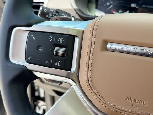 New 2026 Land Rover Discovery Limited Edition AWD/4WD image 39