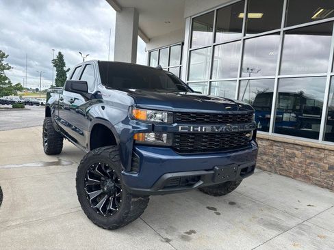 Used 2020 Chevrolet Silverado 1500 Custom w/ Custom Value Package AWD/4WD image 2