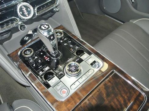 Used 2020 Bentley Flying Spur W12 image 20