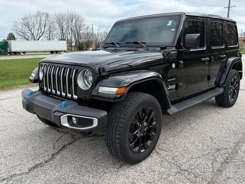 Used 2023 Jeep Wrangler Unlimited Sahara w/ Cold Weather Group image 5