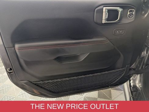 Used 2025 Jeep Gladiator Rubicon AWD/4WD image 11