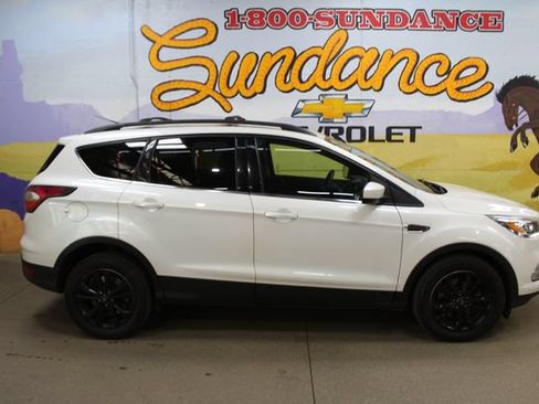Used 2017 Ford Escape SE w/ Equipment Group 201A AWD/4WD image 1