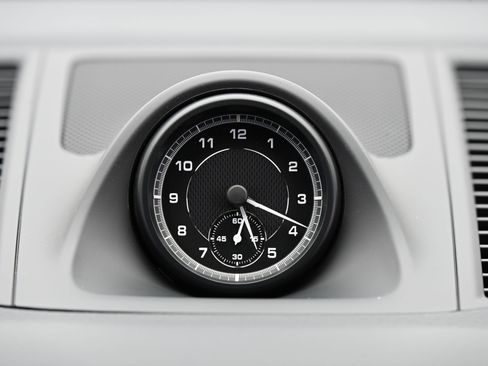 Used 2025 Porsche Macan image 40