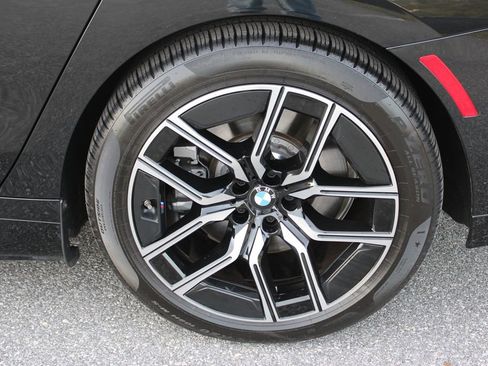 Used 2024 BMW i7 xDrive60 image 34