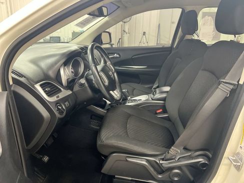 Used 2018 Dodge Journey SE w/ Connectivity Group FWD image 18