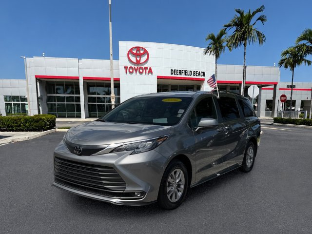 Certified 2026 Toyota Sienna XLE FWD image 3