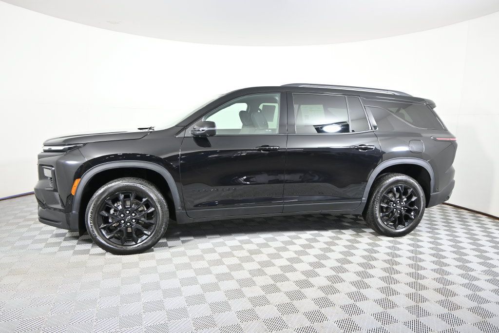 Used 2024 Chevrolet Traverse LT w/ Enhanced Driving Package AWD/4WD image 2