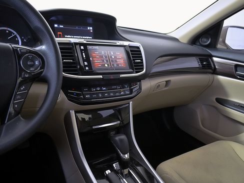 Used 2017 Honda Accord EX image 30
