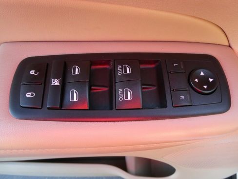 Used 2020 Jeep Grand Cherokee Laredo image 23