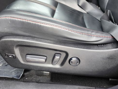 Used 2019 Toyota Highlander SE image 25