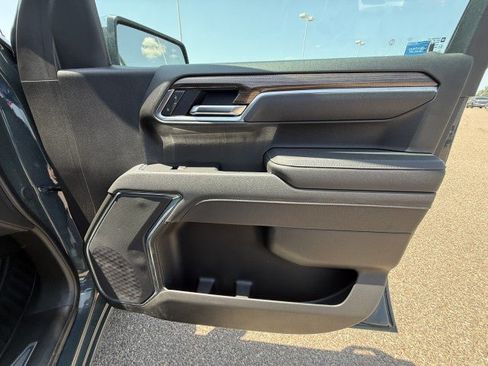 Used 2025 Chevrolet Silverado 1500 LT AWD/4WD image 40