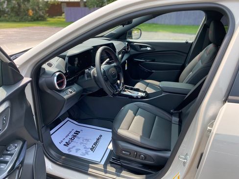 New 2026 Chevrolet Trax RS w/ Sunroof Package FWD image 22