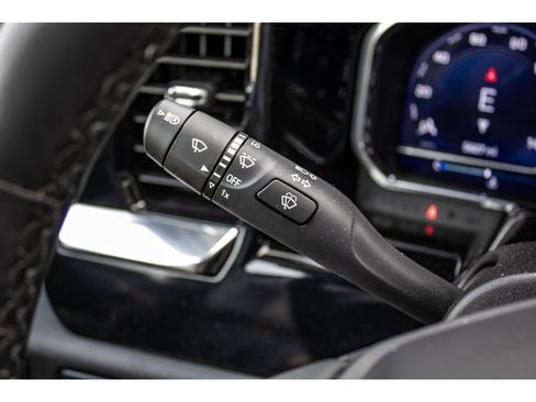 Used 2025 Chevrolet Silverado 2500 LT image 30