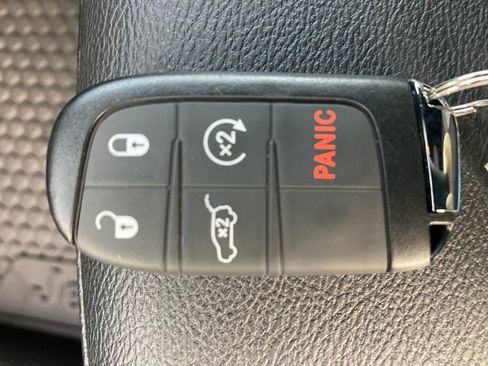 New 2025 Jeep Compass Latitude w/ Sun & Sound Group AWD/4WD image 21