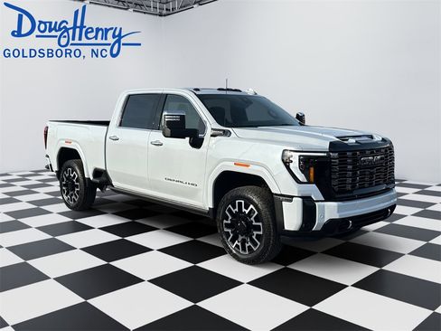 New 2026 GMC Sierra 2500 Denali Ultimate w/ LPO, Black Badging Package image 7