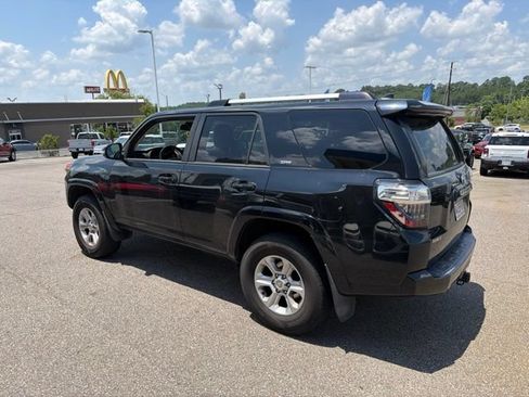 Used 2020 Toyota 4Runner SR5 Premium w/ Moonroof Package RWD image 5