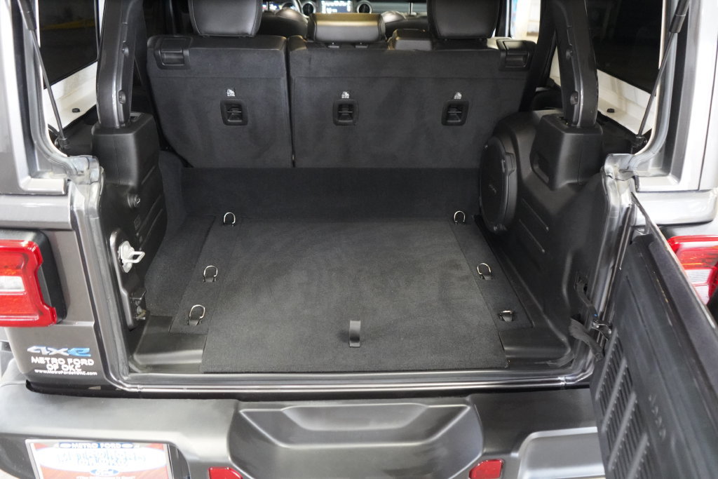 Used 2022 Jeep Wrangler Unlimited Sahara AWD/4WD image 29