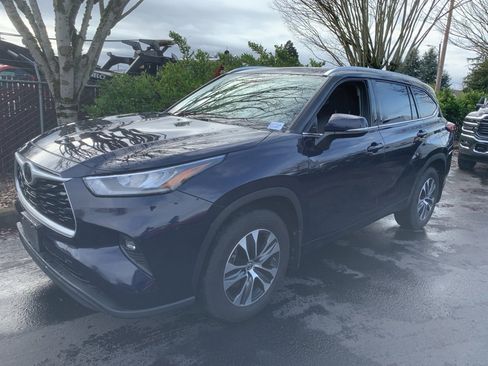 Used 2020 Toyota Highlander XLE image 1