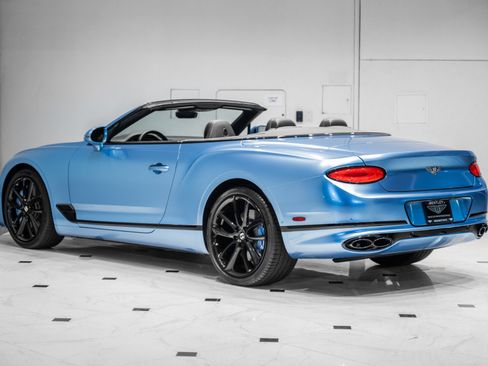 Certified 2022 Bentley Continental GT V8 AWD/4WD image 3