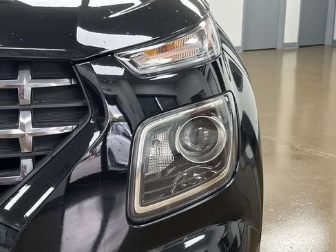 Used 2025 Hyundai Venue SEL FWD image 9