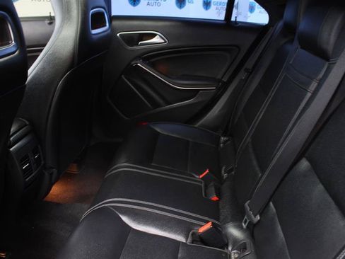 Used 2019 Mercedes-Benz CLA 250 4MATIC w/ Premium Package image 17